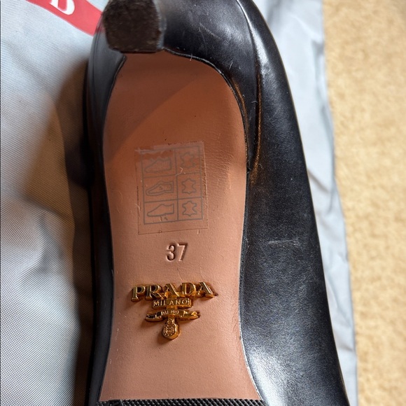 Prada Women's Elegant Black Heels - Picture 3 of 8
